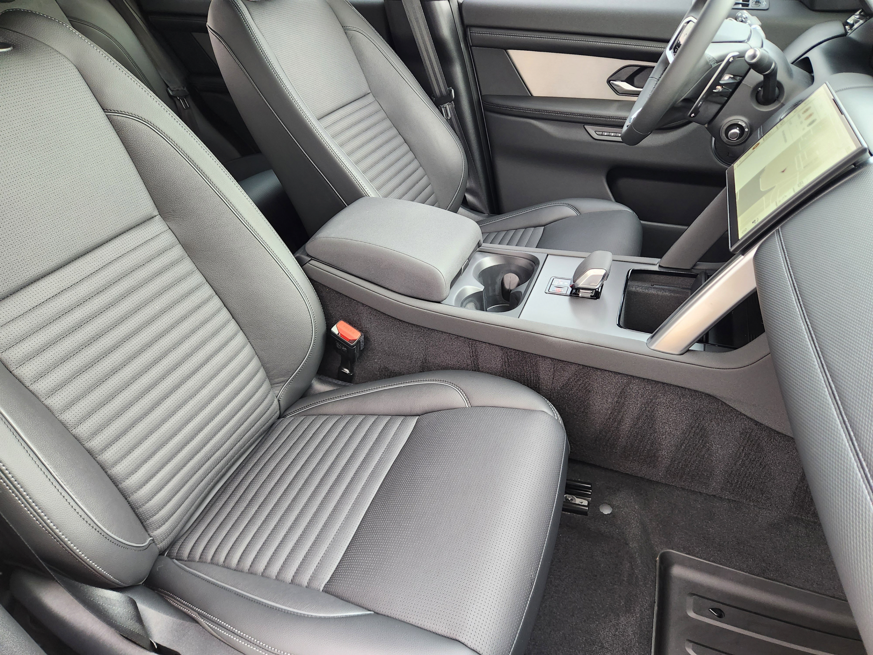 New 2025 Land Rover Discovery Sport Dynamic SE AWD/4WD image 9