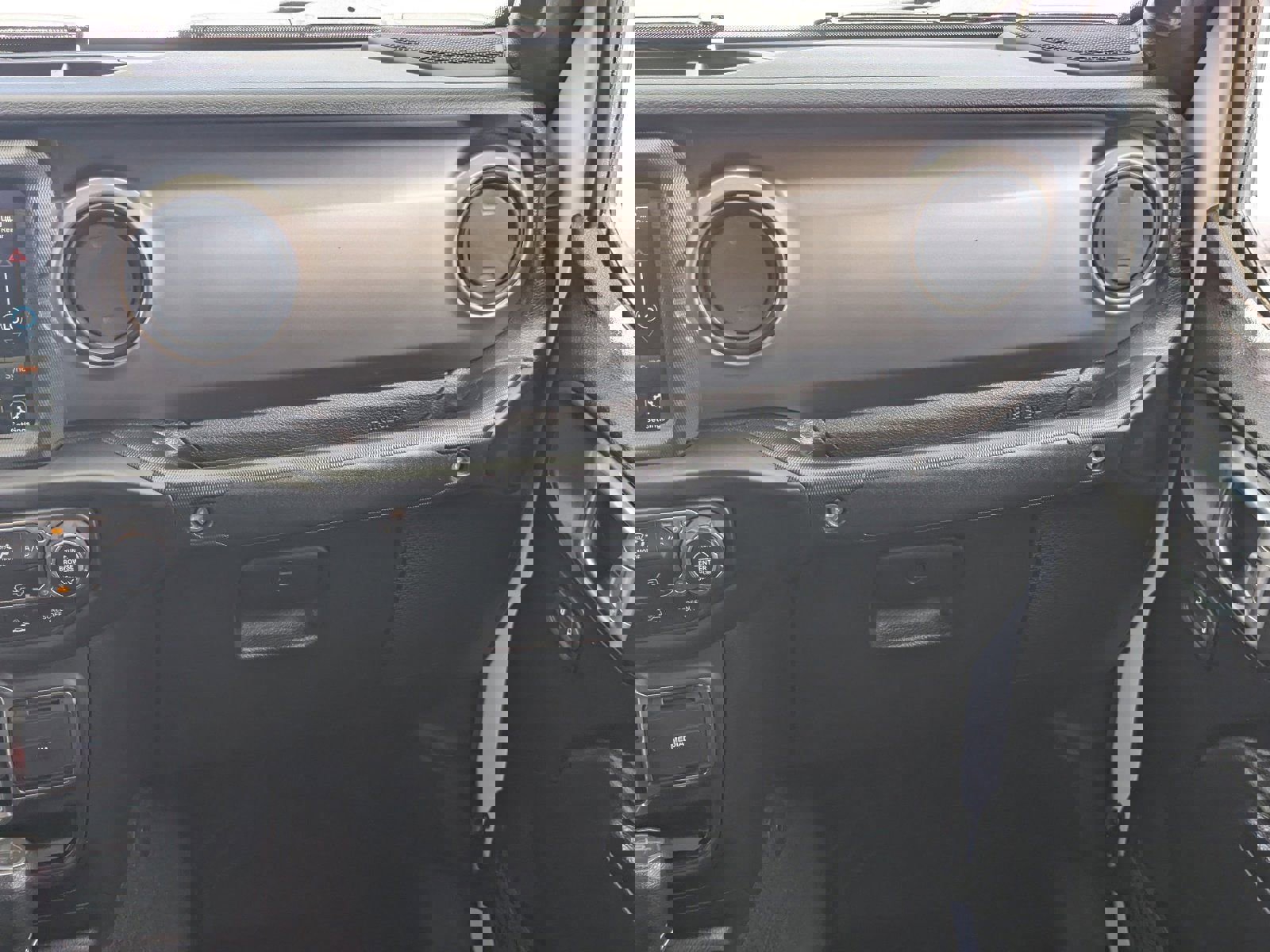 Used 2021 Jeep Gladiator Sport image 18