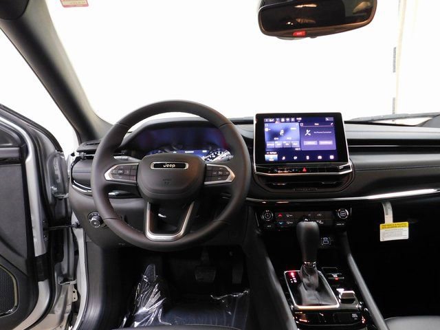 New 2026 Jeep Compass Latitude image 8