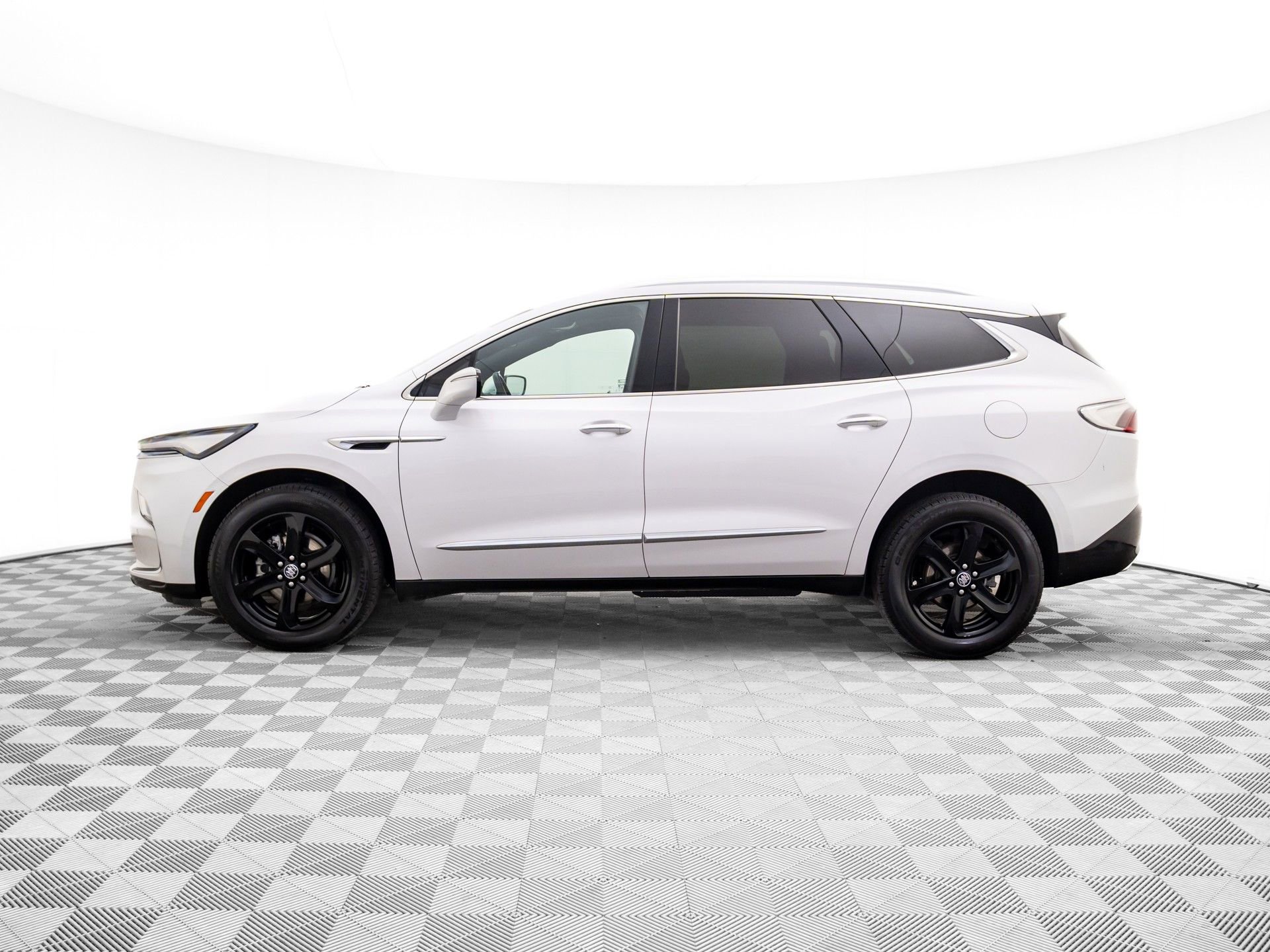 Used 2023 Buick Enclave Essence w/ Experience Buick Package image 2