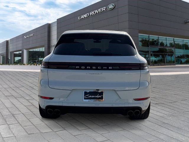 Used 2024 Porsche Cayenne S AWD/4WD image 4
