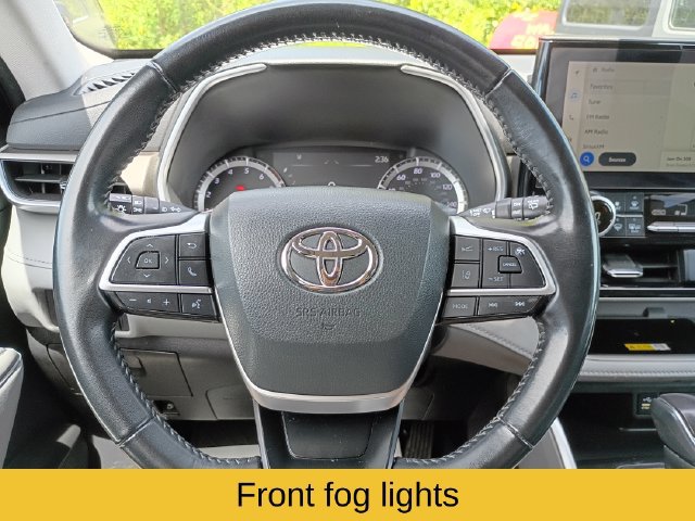 Used 2023 Toyota Highlander XLE AWD/4WD image 13