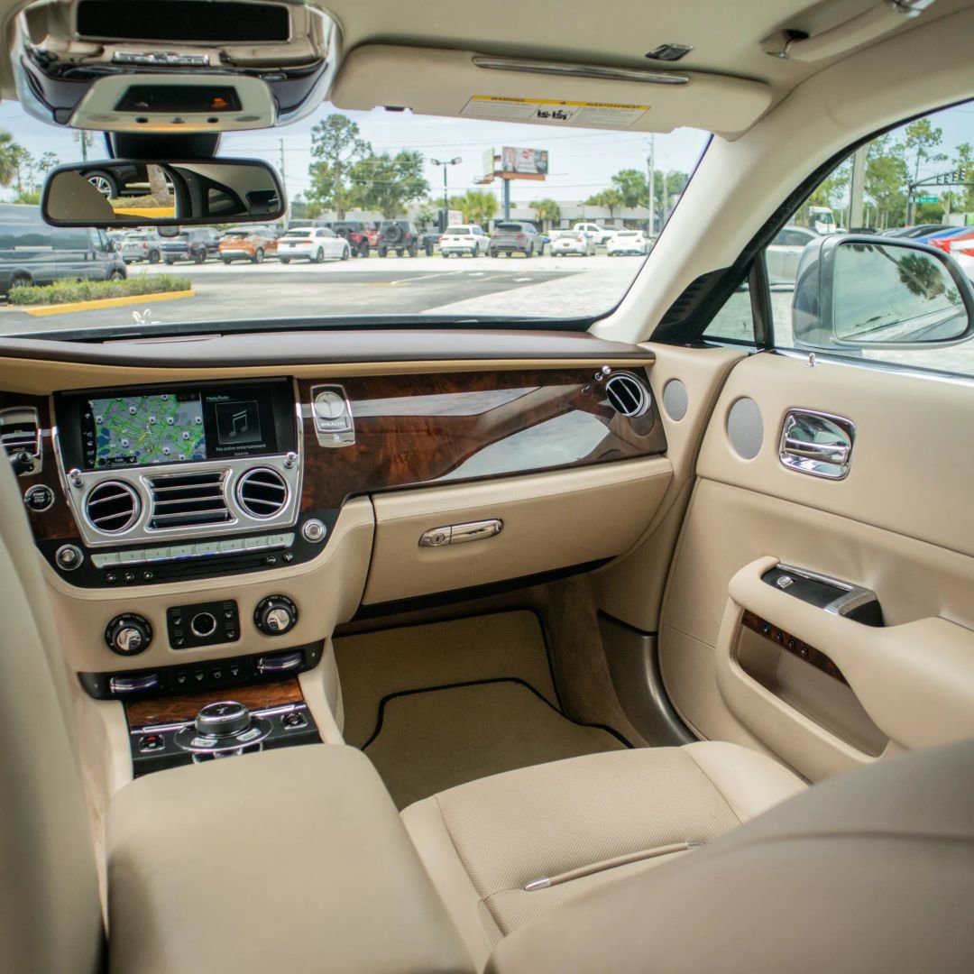 Used 2019 Rolls-Royce Wraith RWD image 38