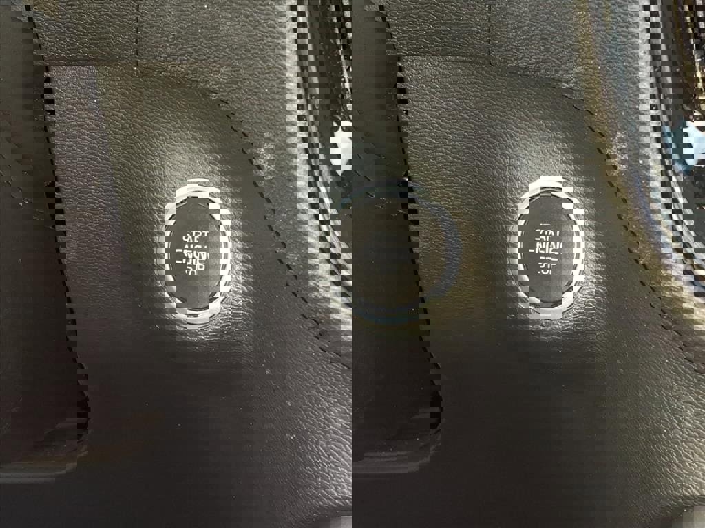 Used 2020 Volvo XC40 T4 R-Design w/ Protection Package Premier image 25