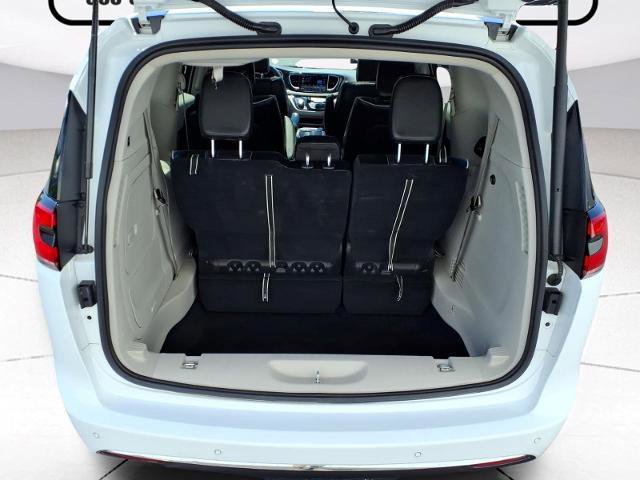 Used 2022 Chrysler Pacifica Limited FWD image 23