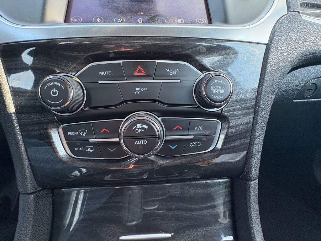 Used 2019 Chrysler 300 Touring w/ Chrome Appearance Package image 30