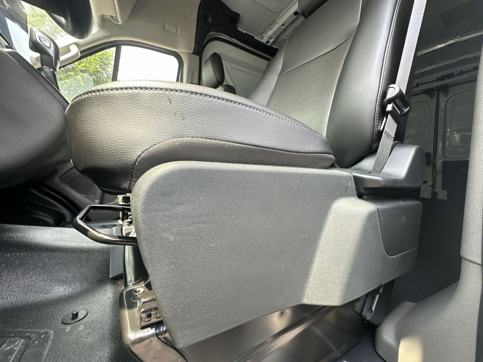 New 2026 Ford Transit 250 148 Medium Roof RWD image 22