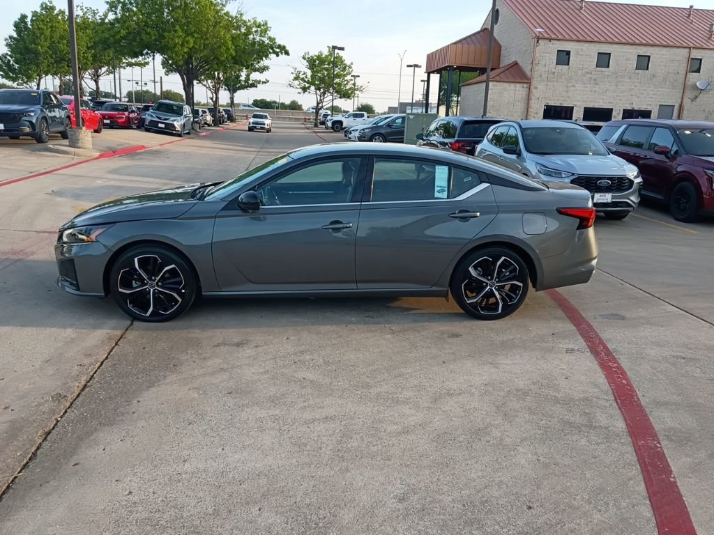 Used 2025 Nissan Altima 2.5 SR image 4