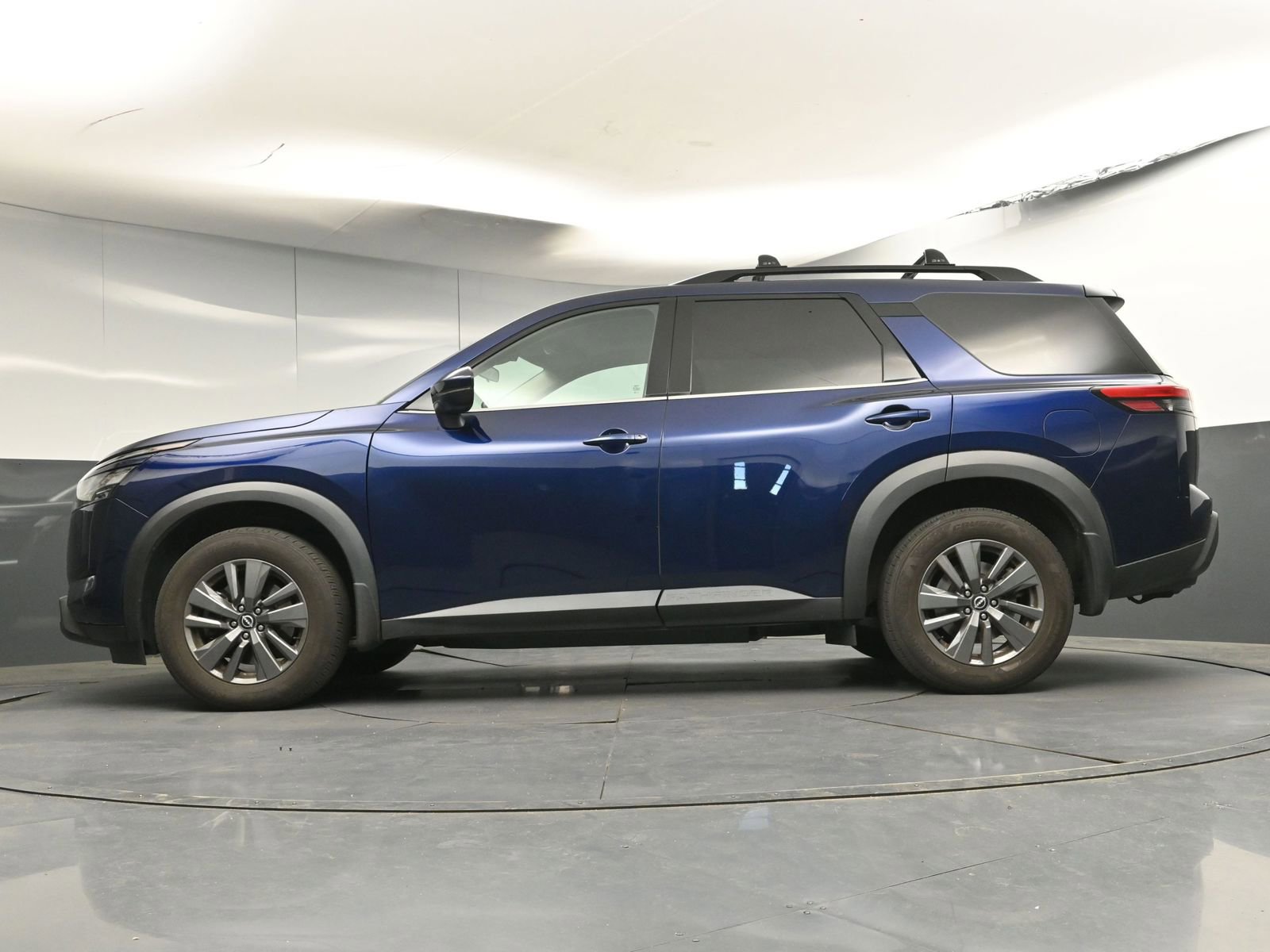 Used 2023 Nissan Pathfinder SV w/ SV Premium Package image 30