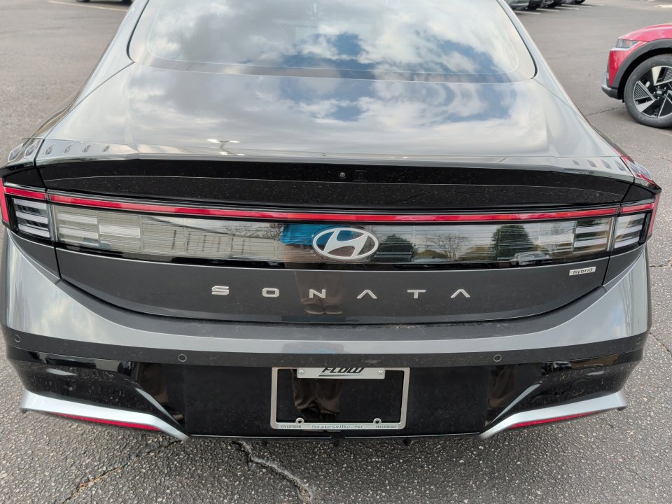 Certified 2025 Hyundai Sonata Limited FWD image 14