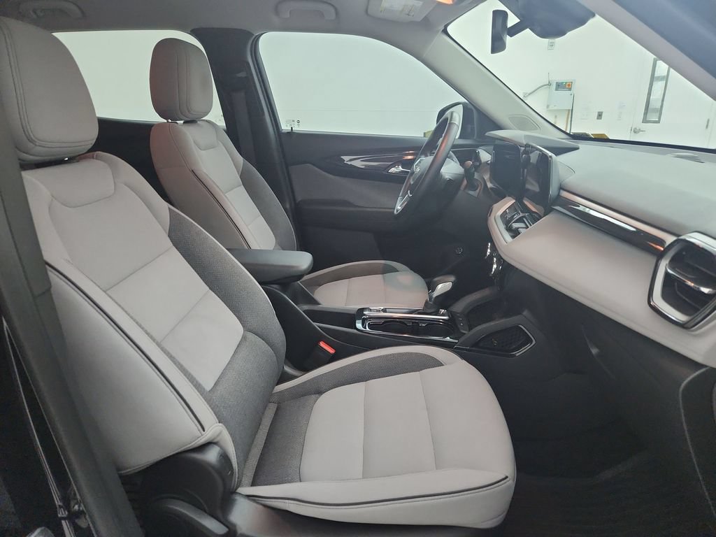 Used 2025 Chevrolet TrailBlazer LT w/ Convenience Package FWD image 35