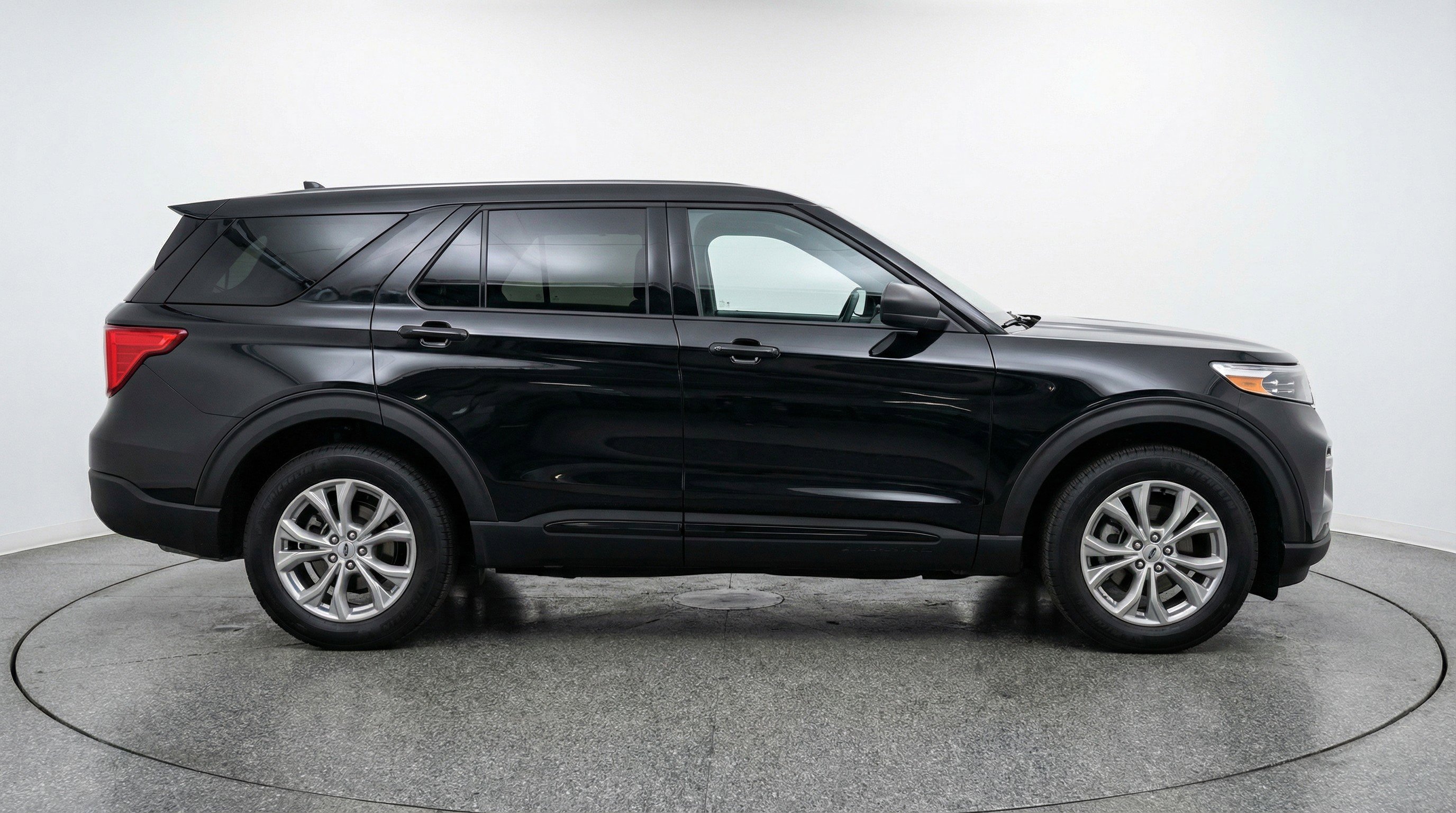 Used 2024 Ford Explorer Limited image 11