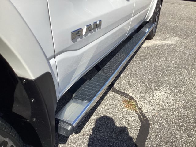 Used 2025 RAM 1500 Laramie AWD/4WD image 16