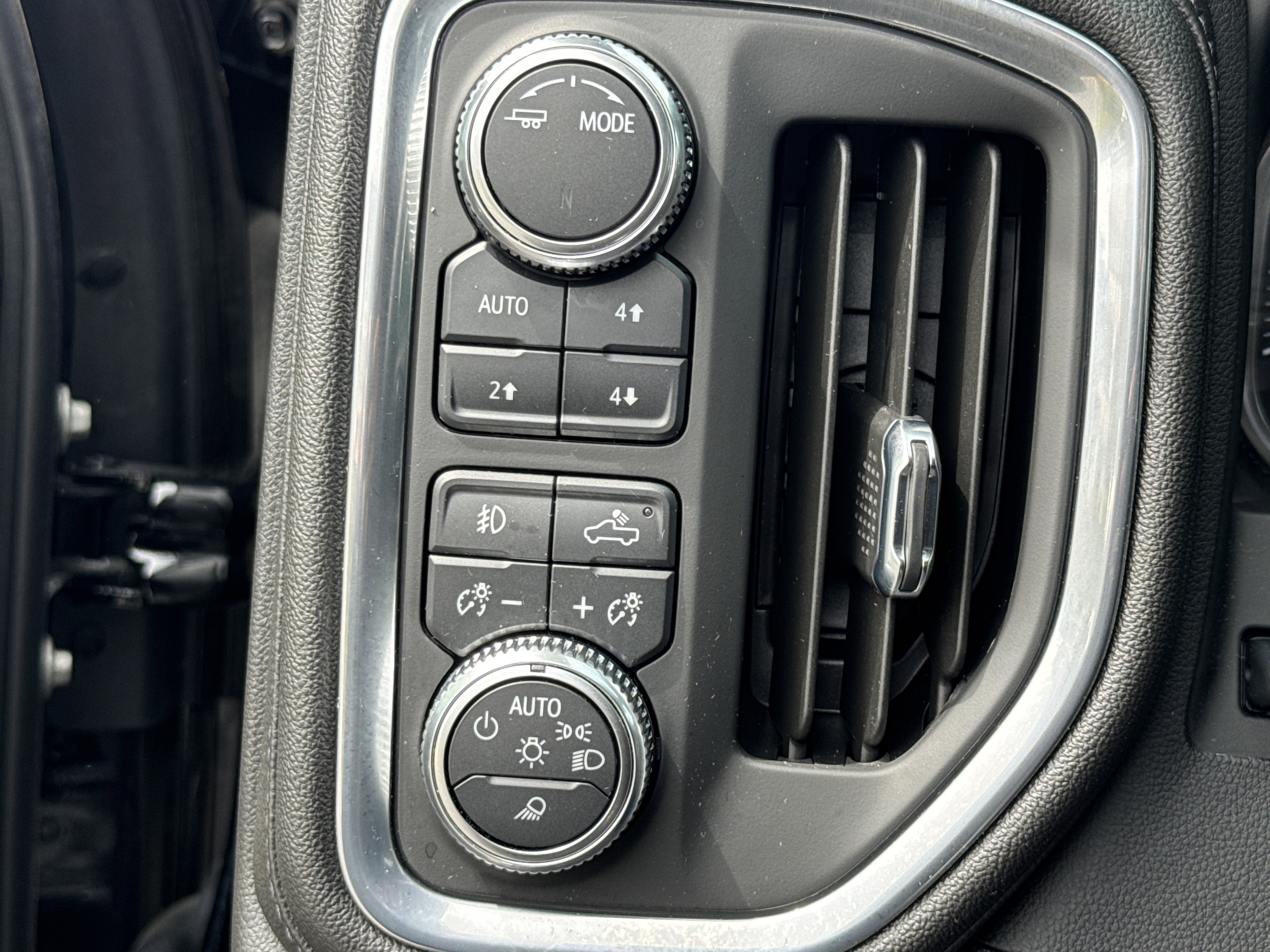 Used 2023 GMC Sierra 2500 Denali w/ Denali Ultimate Package image 18