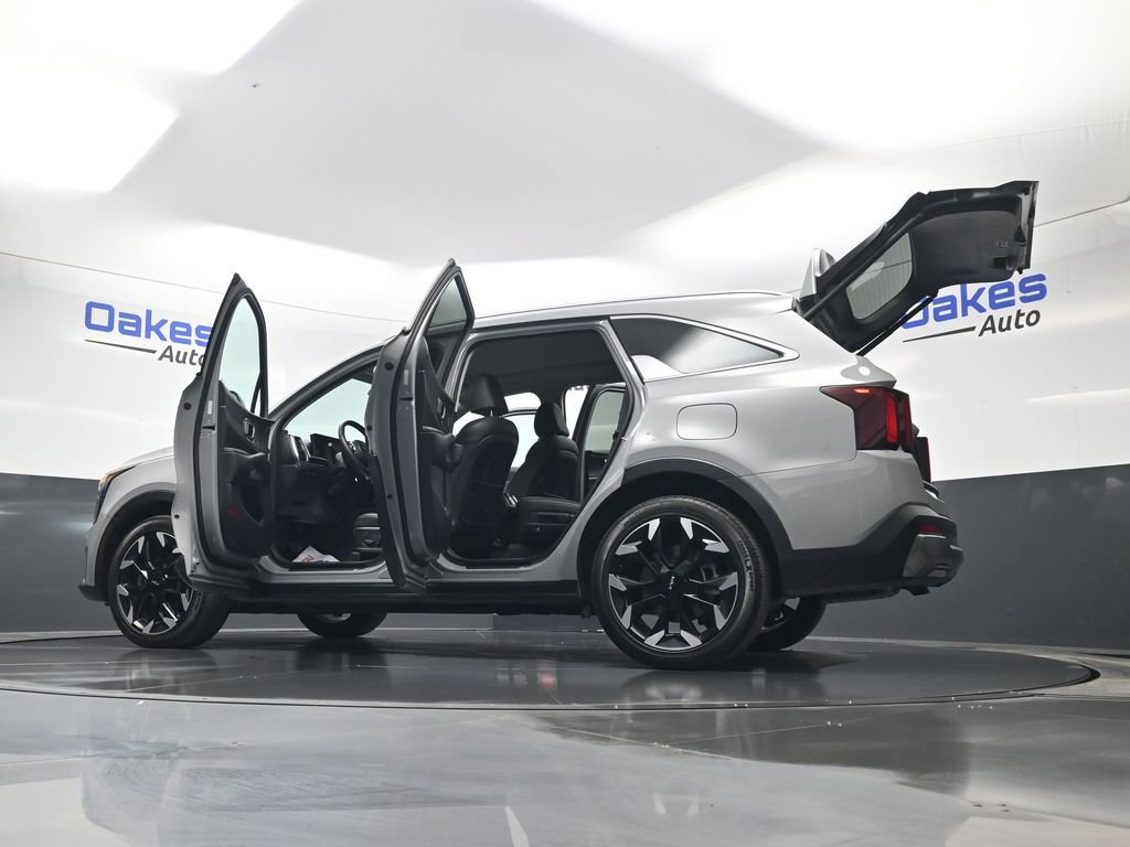 Certified 2024 Kia Sorento EX w/ Panoramic Sunroof Package image 65