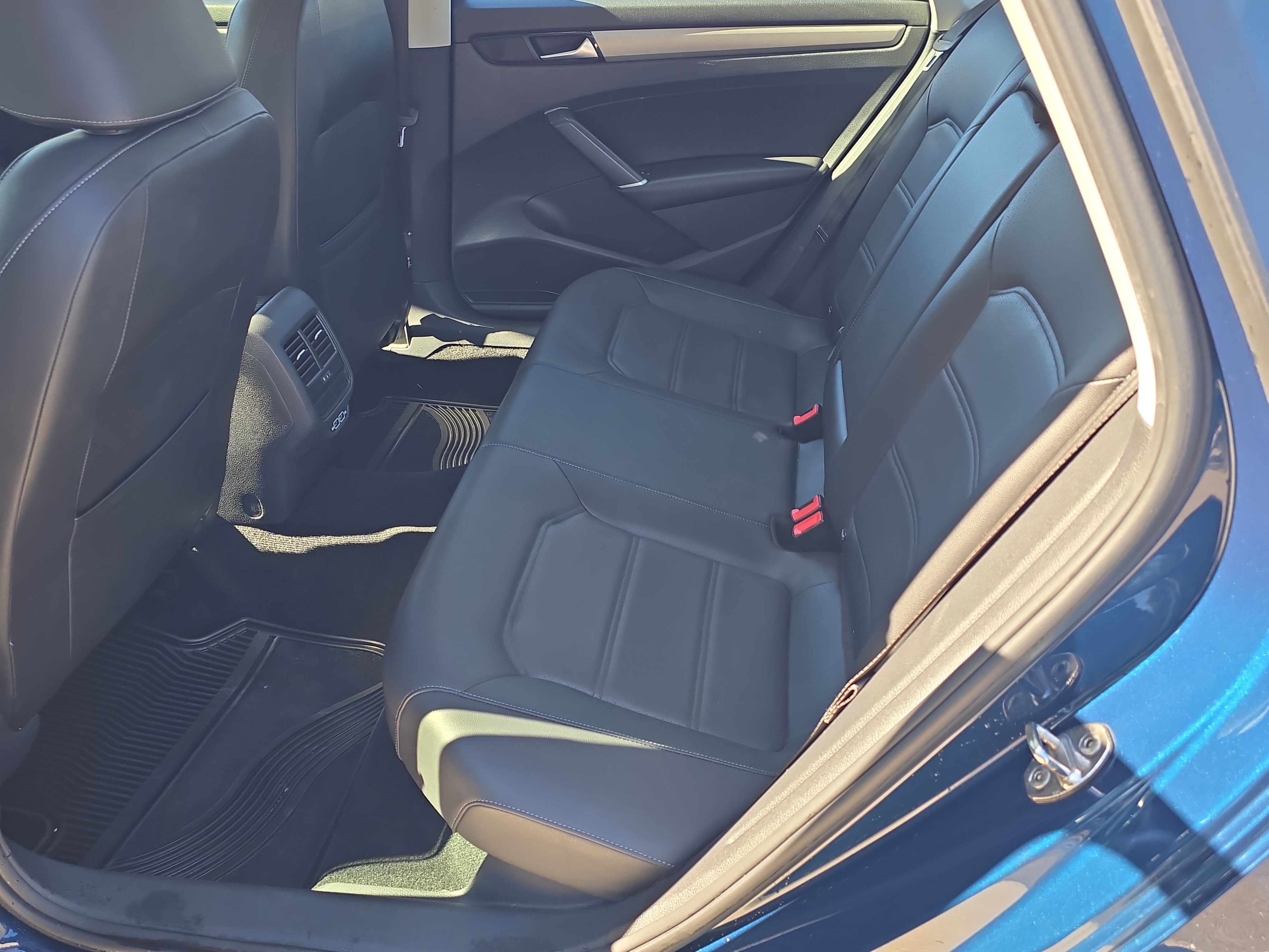 Used 2022 Volkswagen Passat 2.0T SE image 16