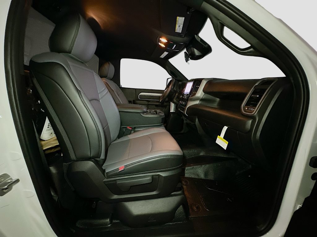 New 2026 RAM 5500 Tradesman w/ Chrome Appearance Group AWD/4WD image 25