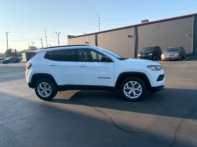 Used 2024 Jeep Compass Latitude AWD/4WD image 4