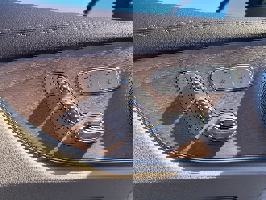 Used 2018 Mercedes-Benz E 400 4MATIC Coupe image 11