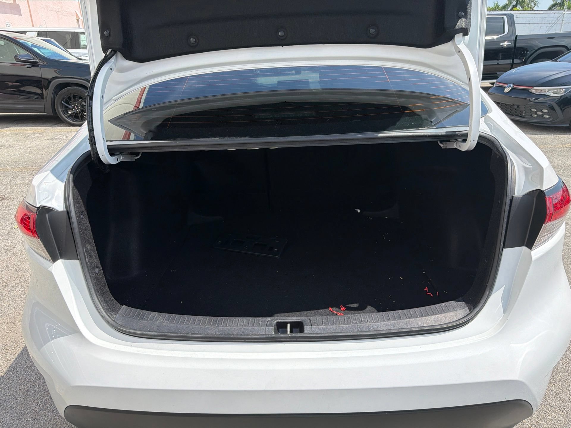 Used 2025 Toyota Corolla LE FWD image 15