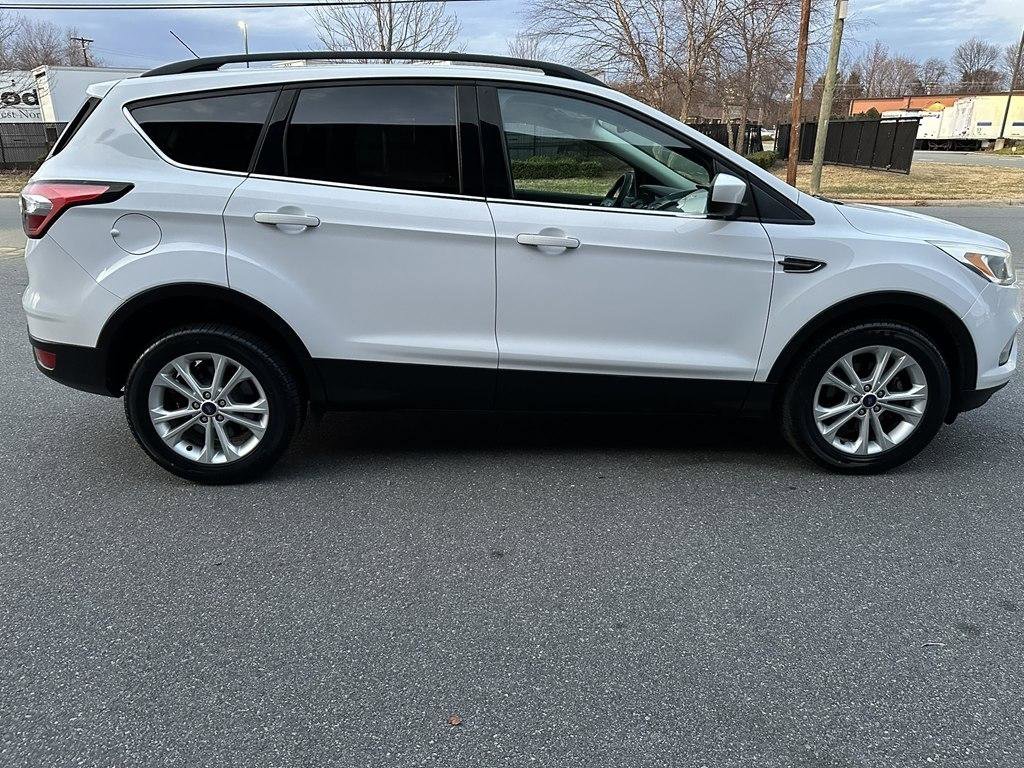 Used 2018 Ford Escape SE FWD image 6