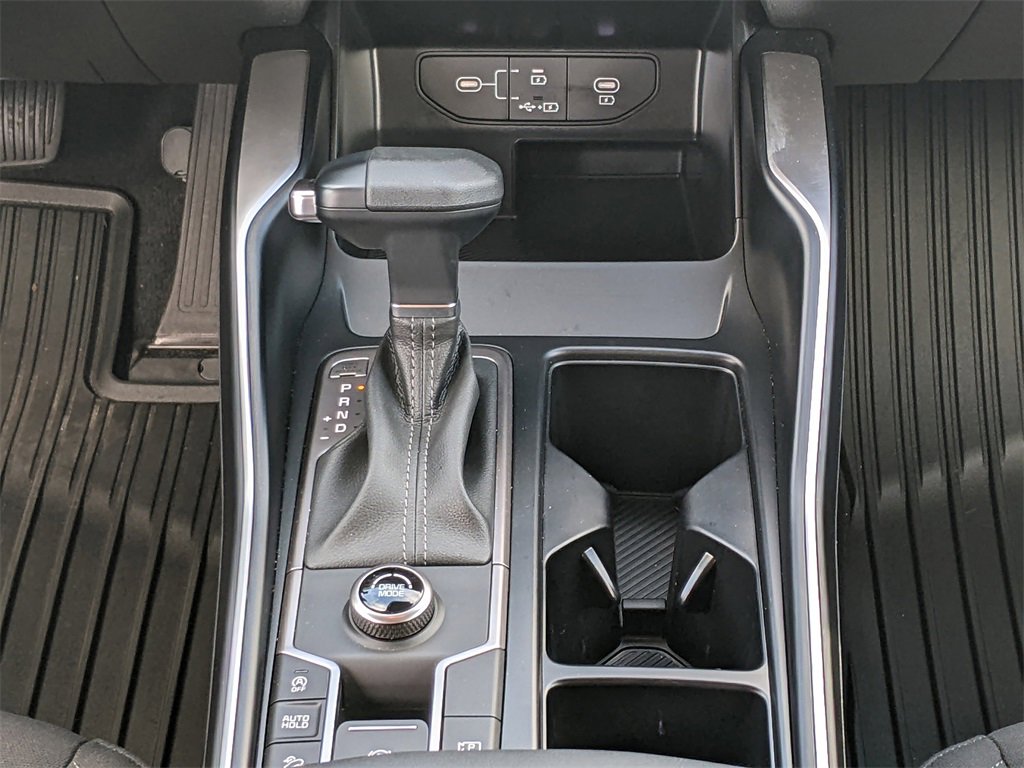 Certified 2025 Kia Sorento LX image 16