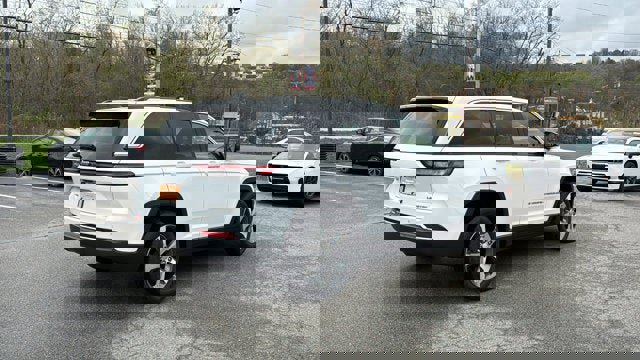 Certified 2023 Jeep Grand Cherokee Limited AWD/4WD image 5