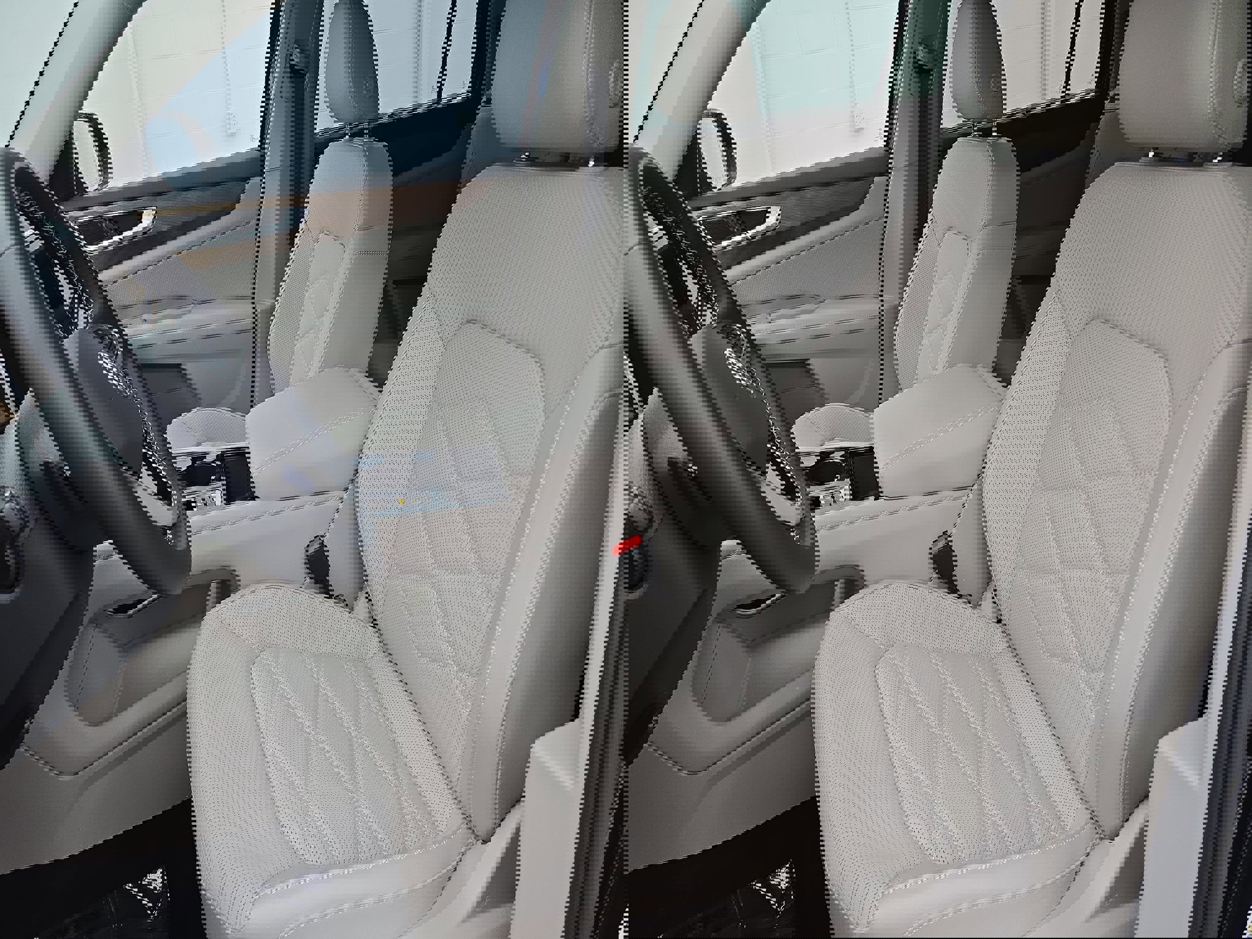 Used 2025 Volkswagen Atlas SE image 16