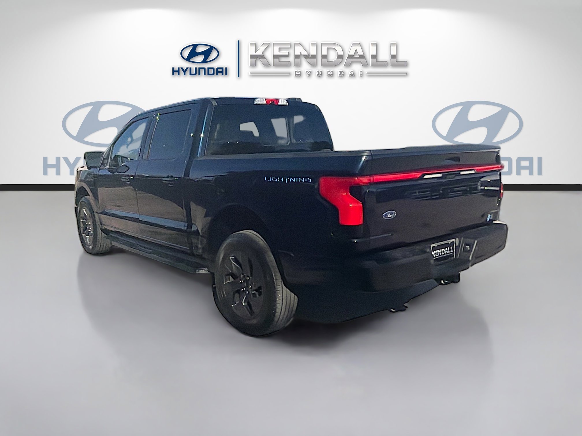 Used 2023 Ford F150 Lightning Lariat image 4
