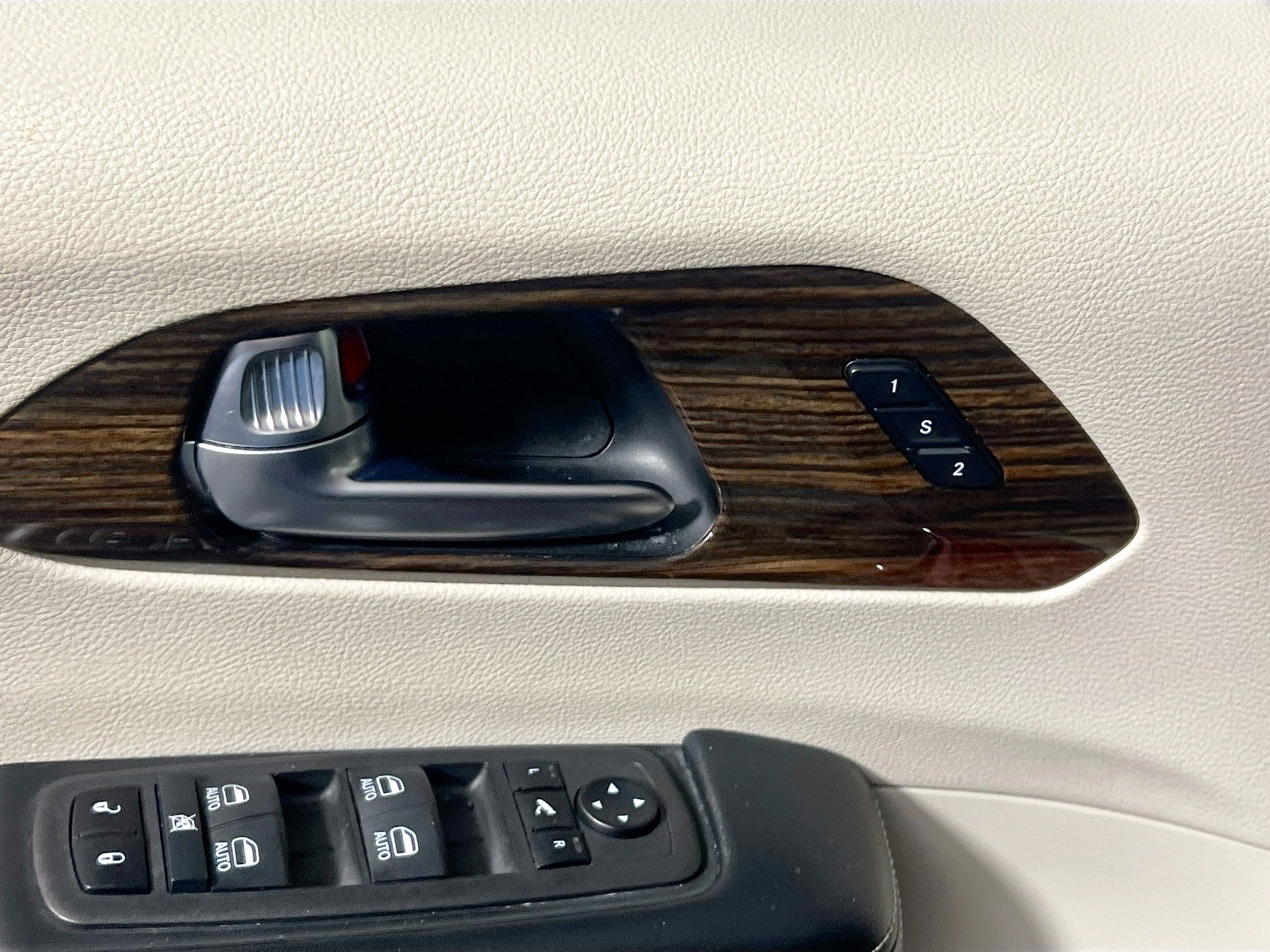 Used 2023 Chrysler Pacifica Limited image 16