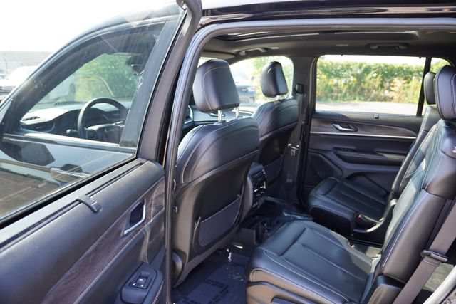 Certified 2025 Jeep Grand Cherokee L Limited w/ Luxury Tech Group II AWD/4WD image 16