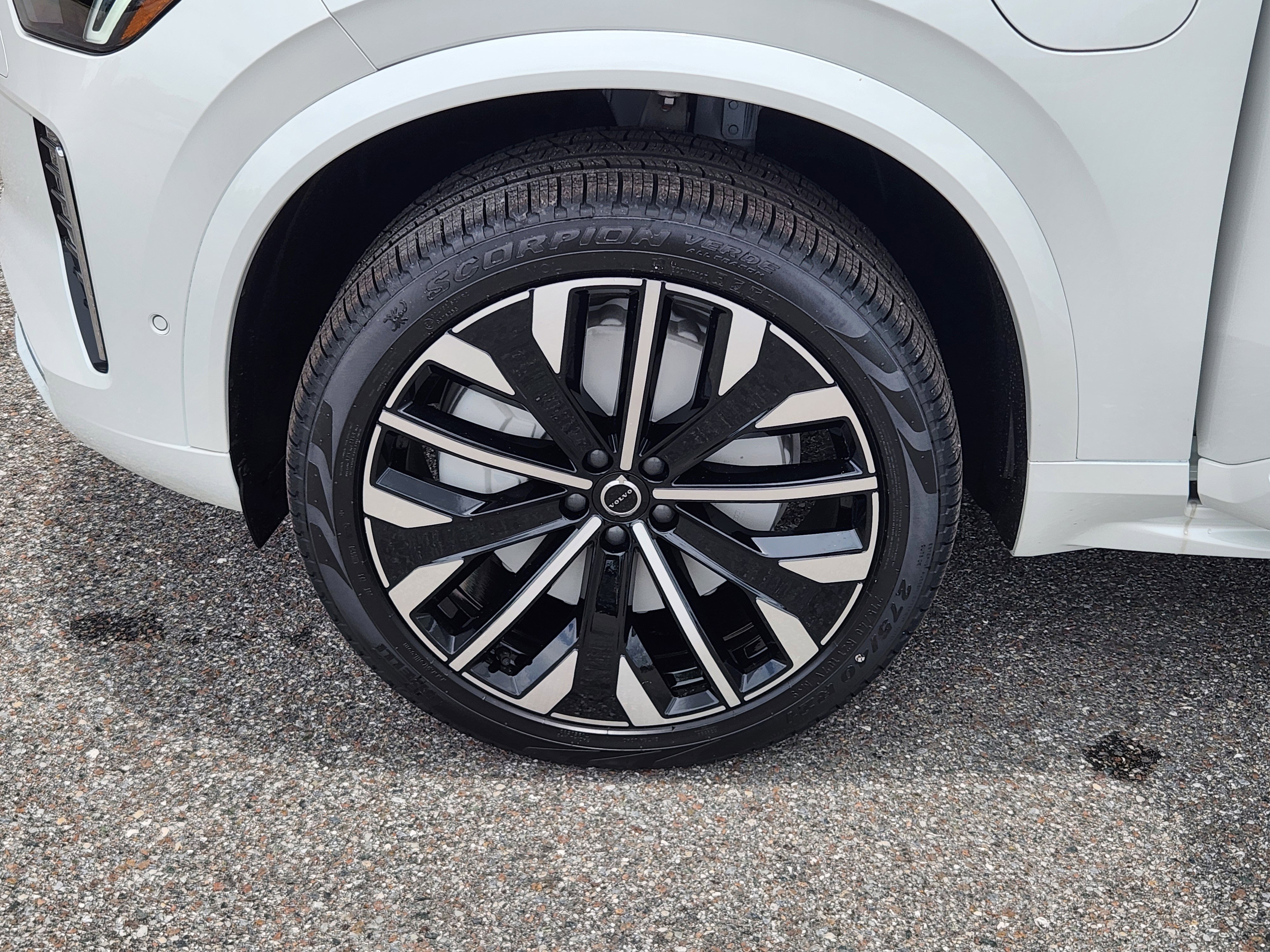 New 2025 Volvo XC90 T8 Plus w/ Protection Package image 37