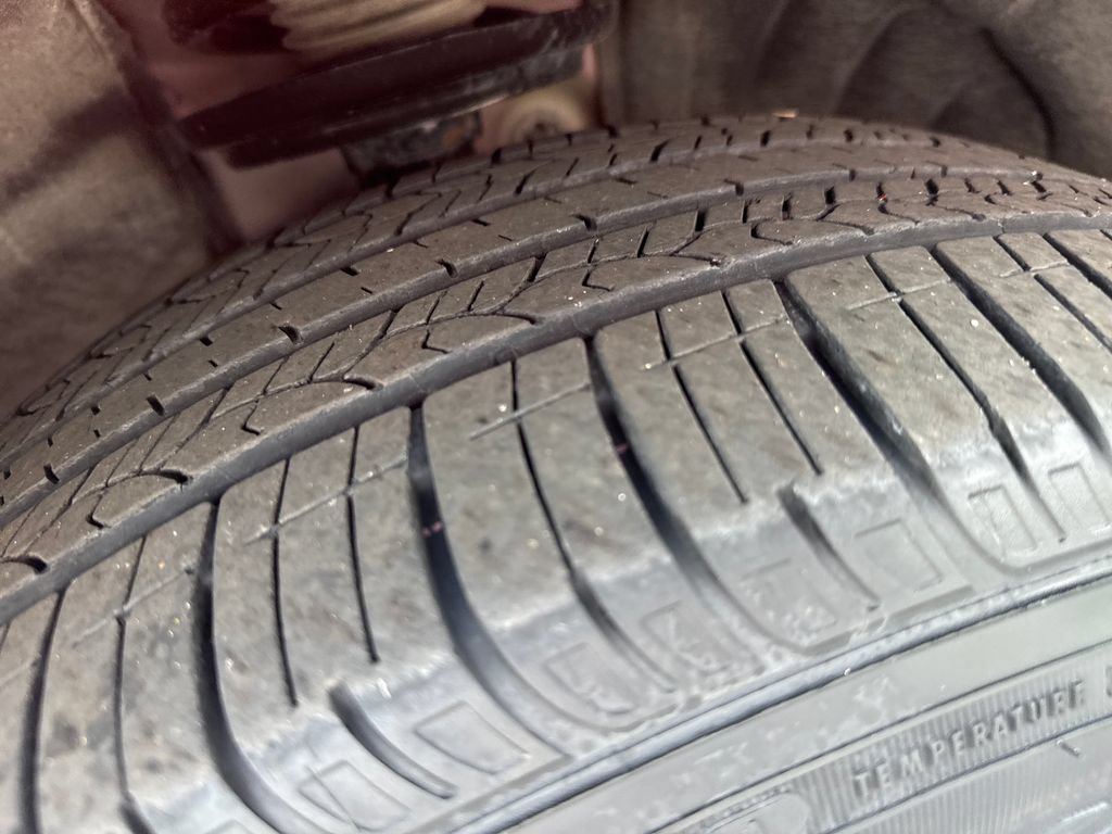 Used 2023 Buick Enclave Essence w/ LPO, Floor Liner Package AWD/4WD image 33