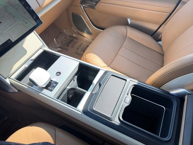 Certified 2024 Land Rover Range Rover SV AWD/4WD image 24