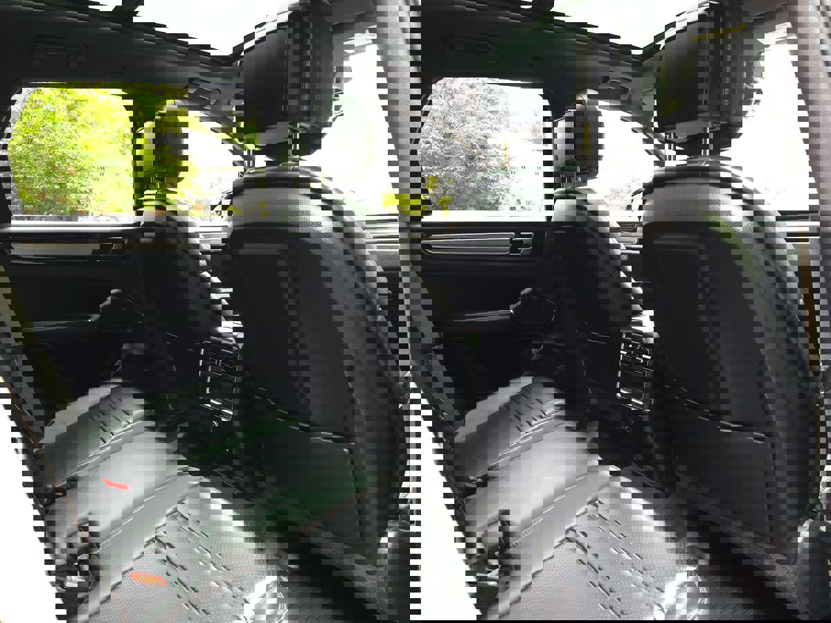 Used 2023 Porsche Cayenne Platinum Edition image 19