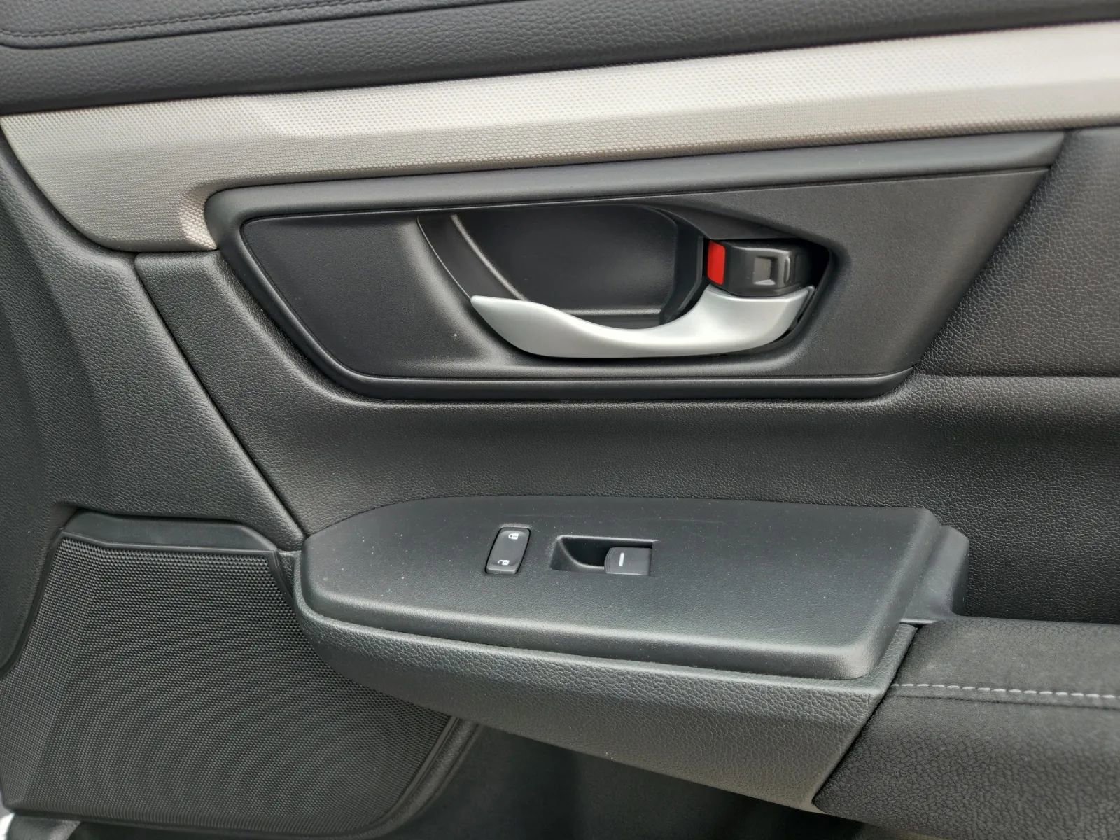 Used 2018 Honda CR-V LX image 36