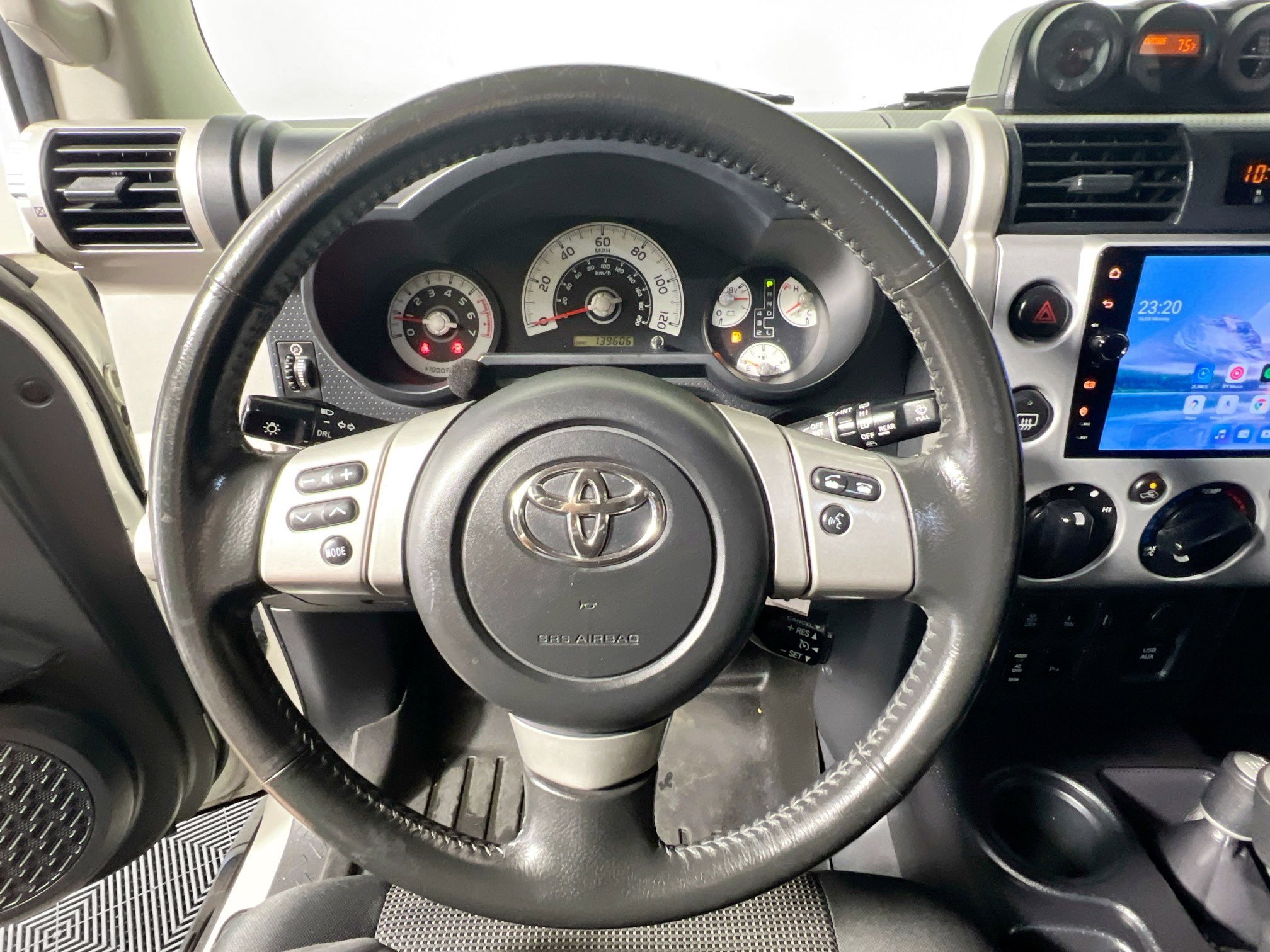 Used 2014 Toyota FJ Cruiser 4WD w/ Upgrade Package image 17