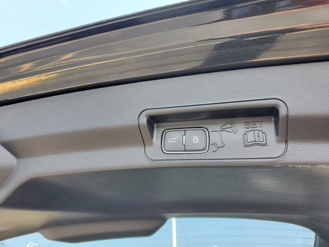 Used 2024 Ford Explorer XLT AWD/4WD image 28