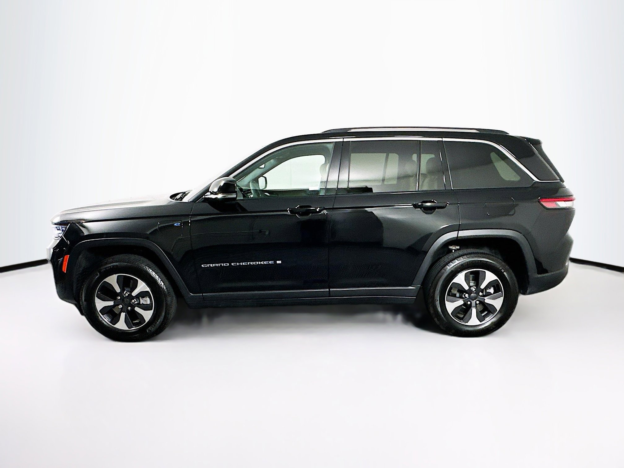 Used 2023 Jeep Grand Cherokee 4WD 4xe image 4