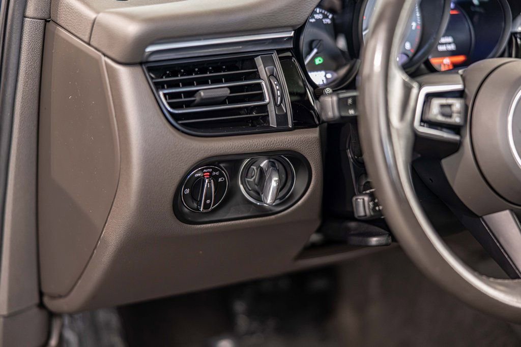 Used 2022 Porsche Macan S image 21