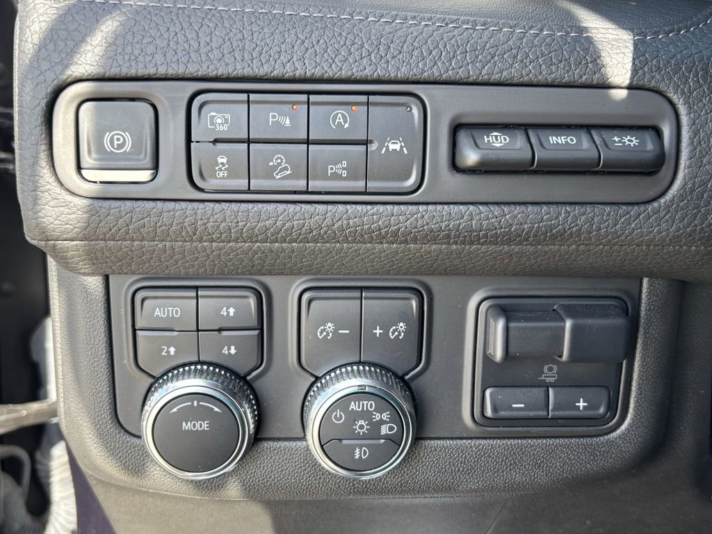Used 2024 GMC Yukon Denali w/ Advanced Technology Package image 20