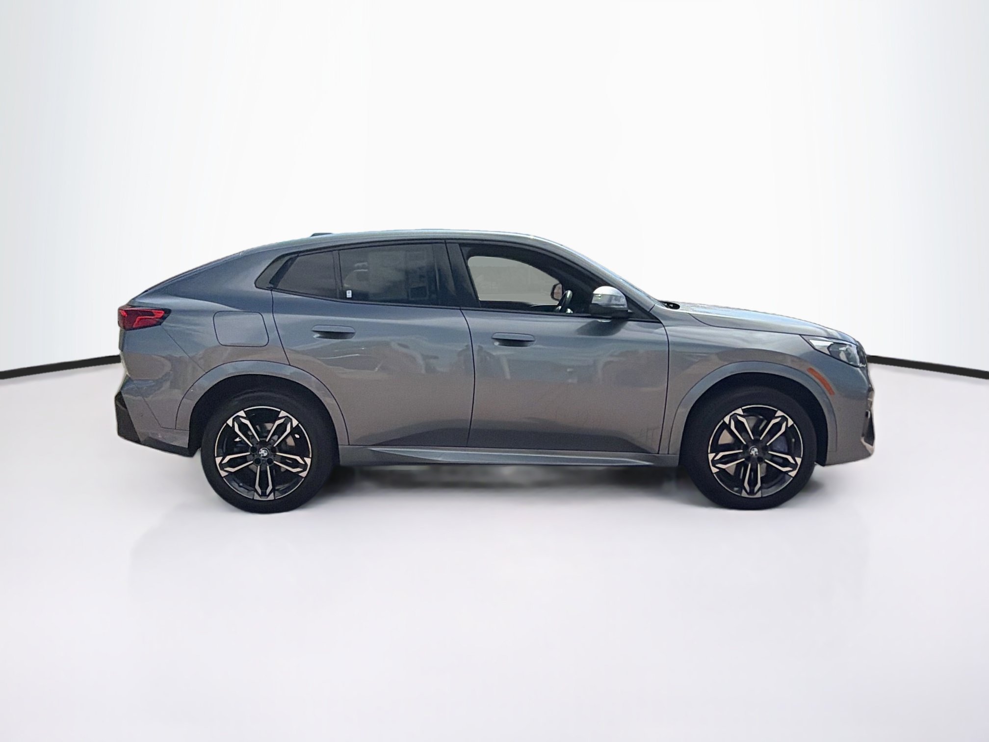 Used 2025 BMW X2 xDrive28i AWD/4WD image 10