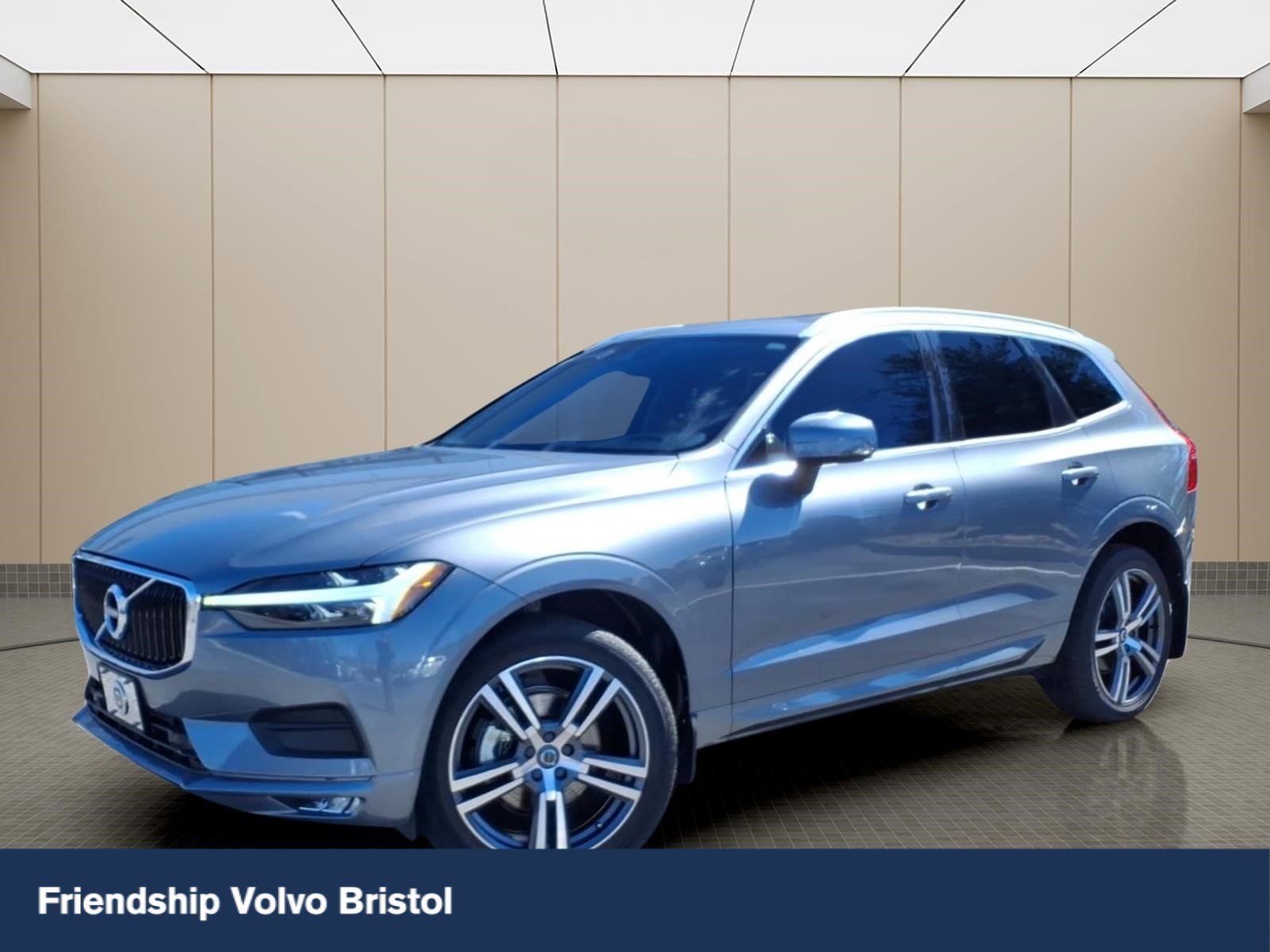 Used 2021 Volvo XC60 T5 Momentum w/ Premium Package image 1