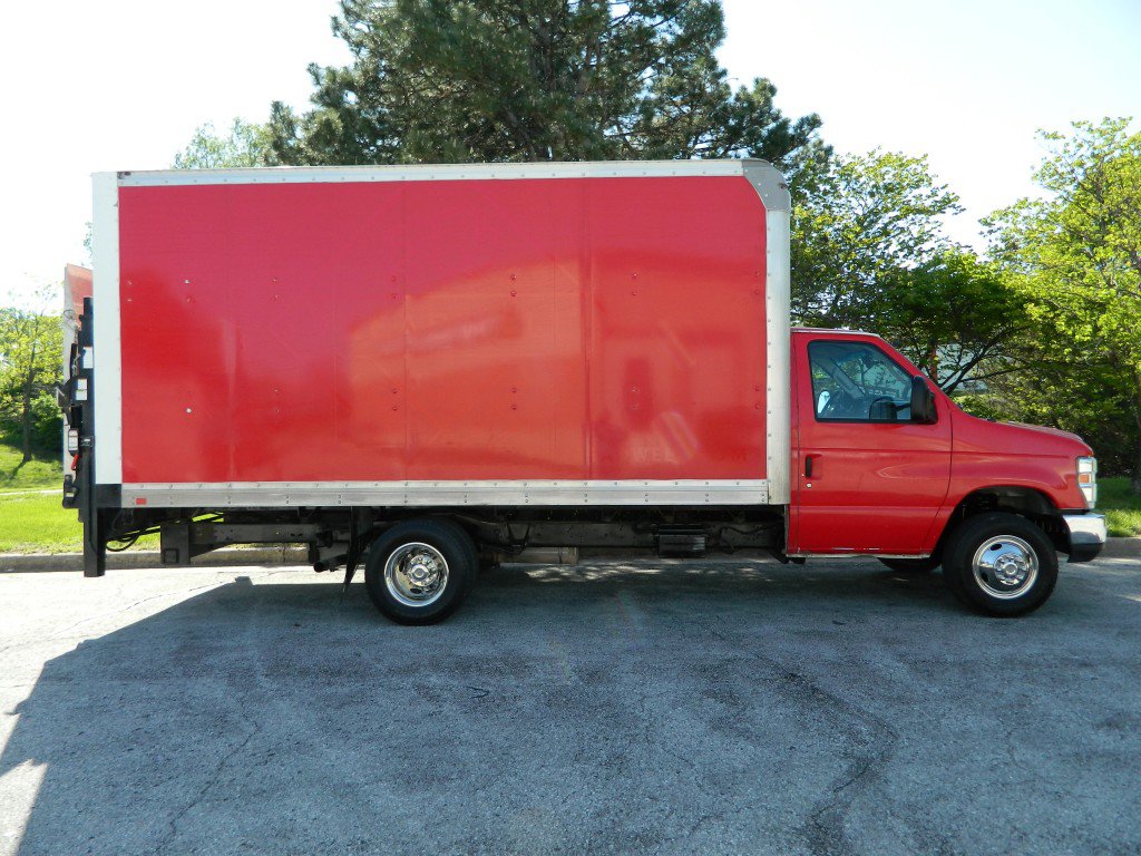 Used 2016 Ford E-450 and Econoline 450 Super Duty w/ Ambulance Prep Package RWD image 5