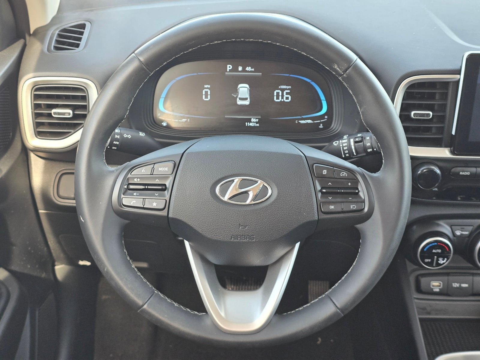 Used 2025 Hyundai Venue SEL FWD image 14