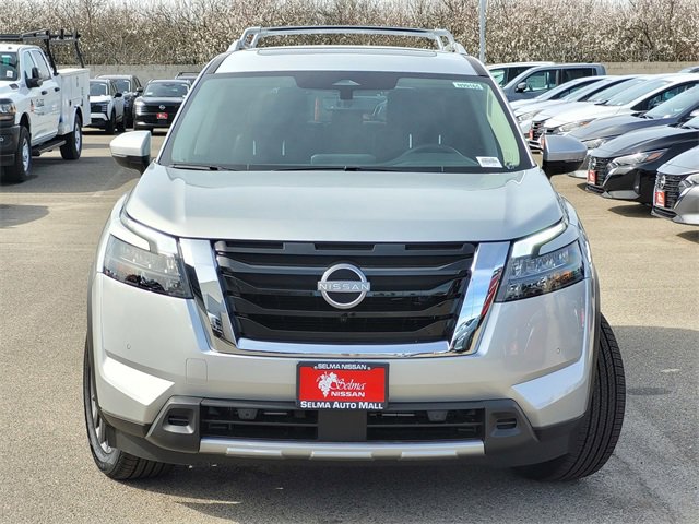 New 2025 Nissan Pathfinder SL w/ SL Premium Package image 2