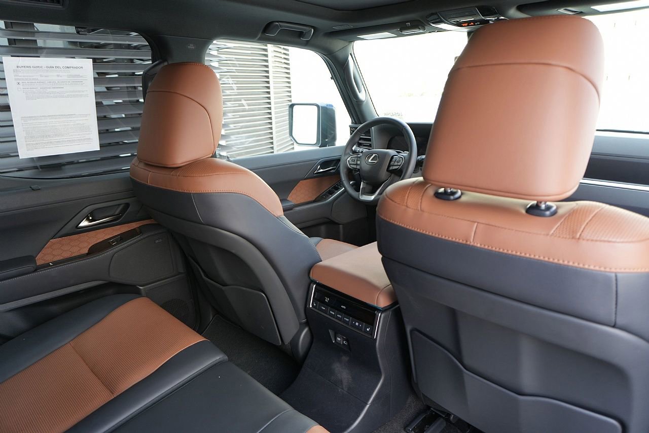 Used 2025 Lexus GX 550 image 12