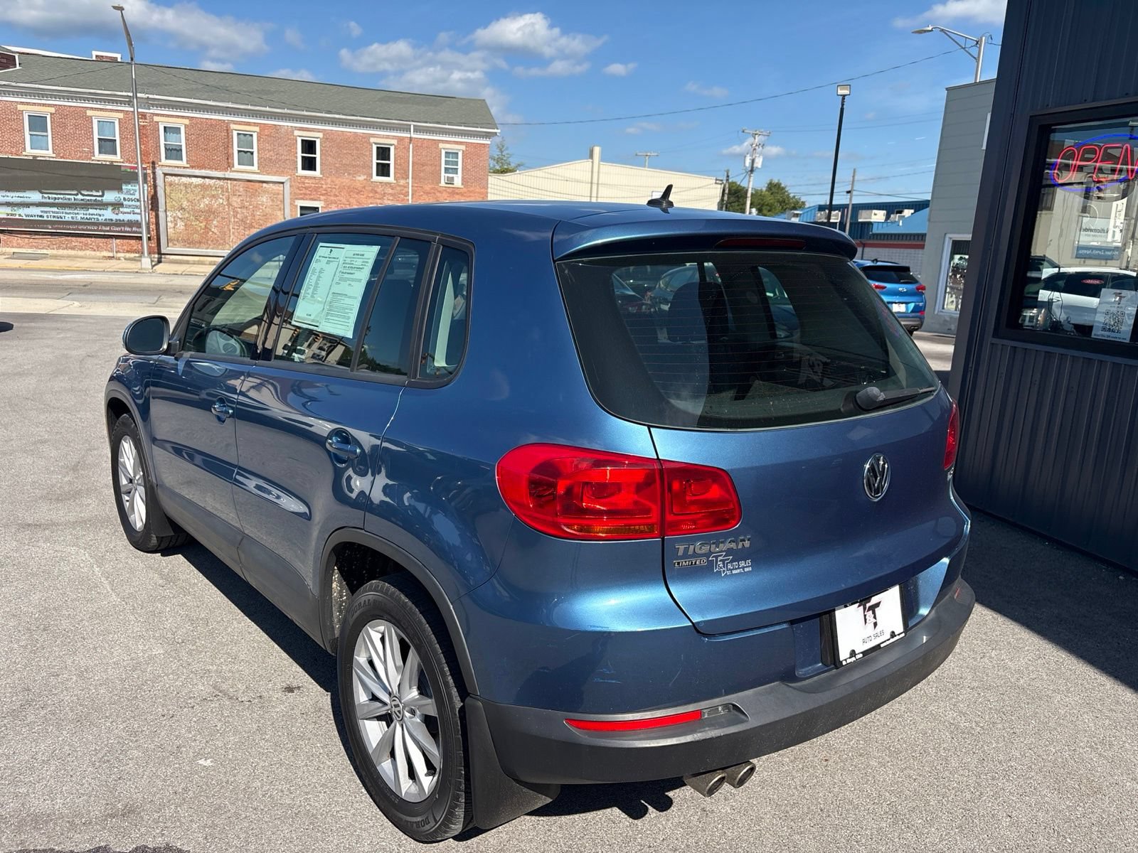Used 2017 Volkswagen Tiguan Limited w/ Alloy Wheels Package FWD image 3