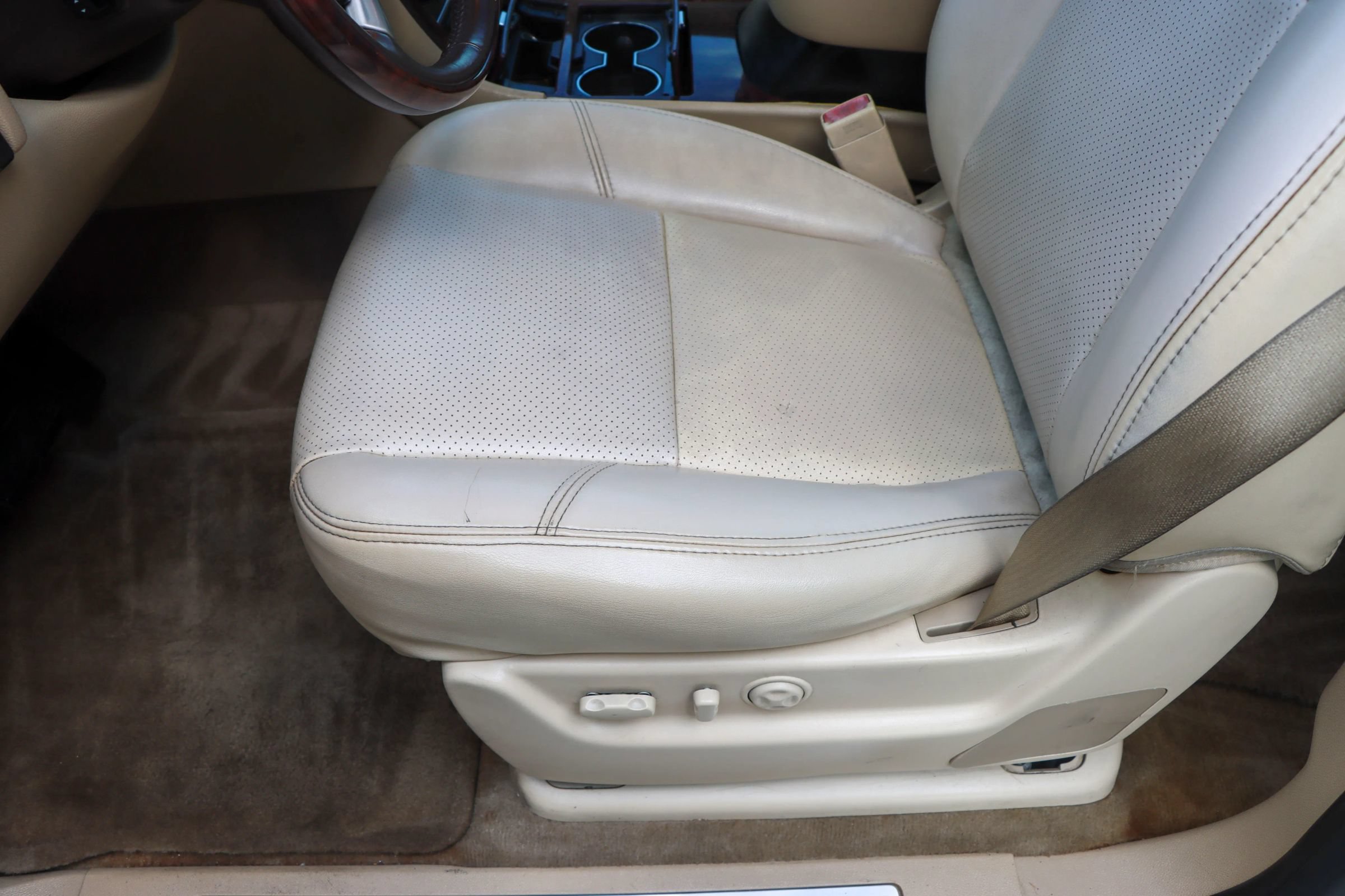Used 2014 Cadillac Escalade Premium RWD image 16
