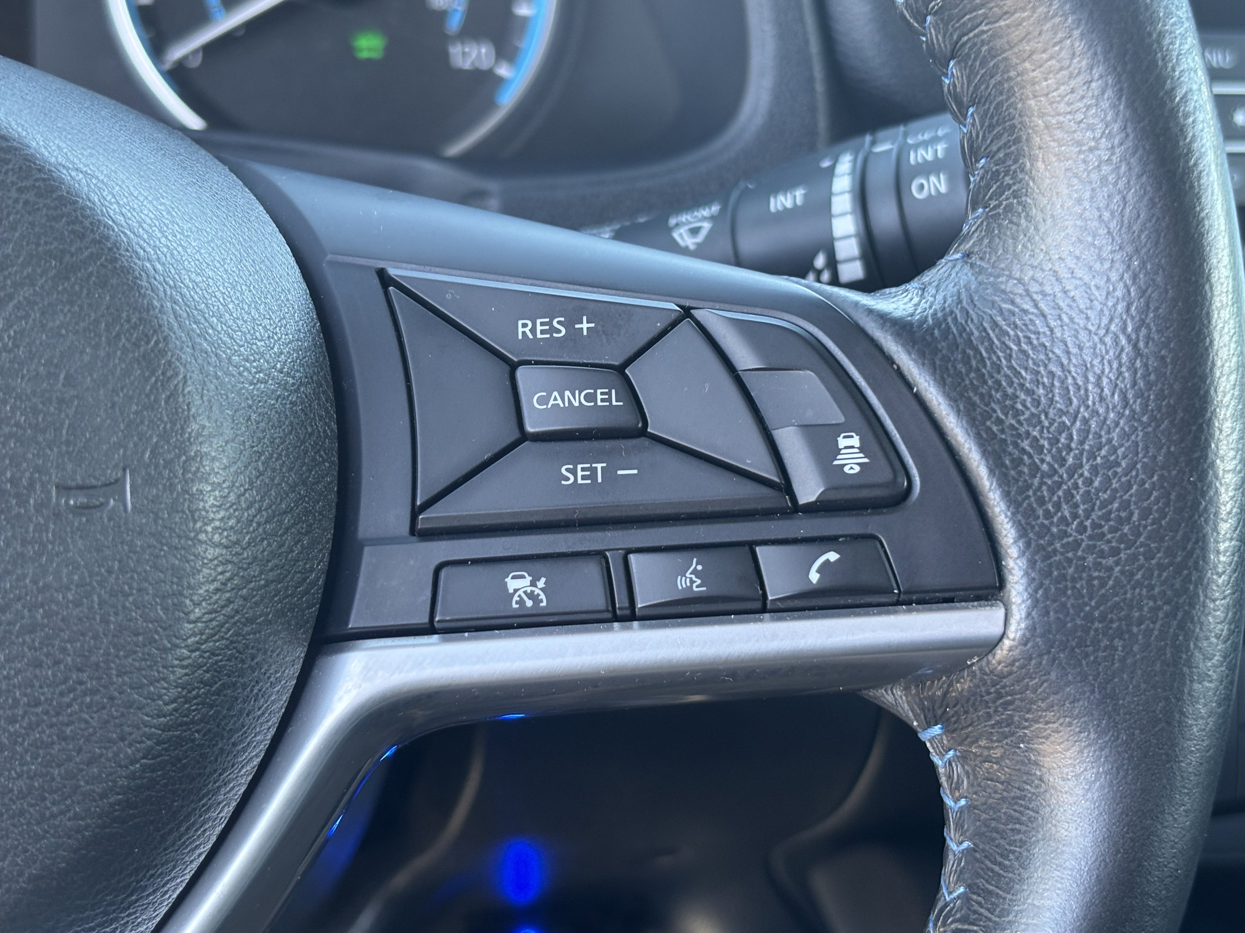 Used 2019 Nissan Leaf SV w/ Protection Package image 29